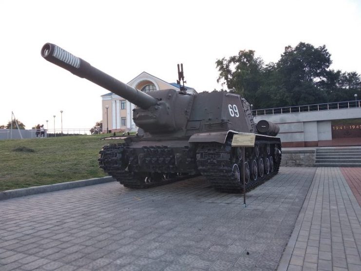 ISU-152 – Photo credit: Ruslan Budnik