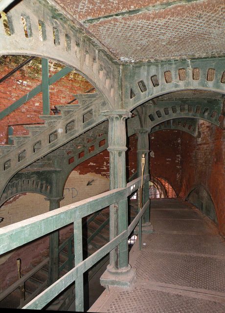 Interior of Fort Alexander – Витольд Муратов CC BY-SA 3.0