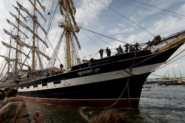 Sail Amsterdam – Veemkade – View NW on the Mooring of Tall Ship Kruzenshtern.Photo: Txllxt TxllxT CC BY-SA 4.0.jpg