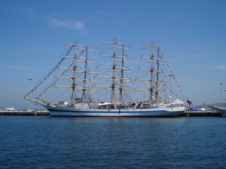 The Mir, Russian three-masted square built in 1987.Photo taken July 14, 2005 in Cherbourg during the Tall Ships’ RacePhoto Loïc Evanno CC BY-SA 2.5