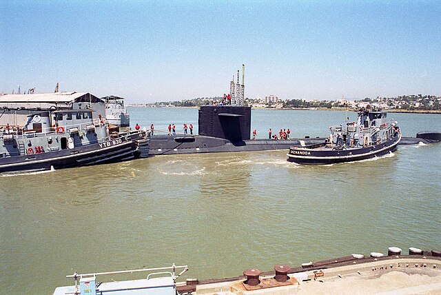 USS Parche (SSN-683) being pushed back to port by the USS Pushmataha (YTB-830) and Skenandoa (YTB-835)