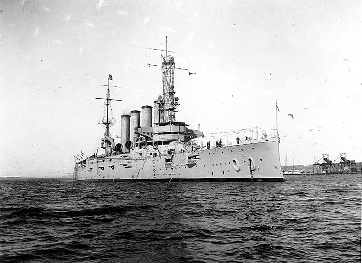 USS San Diego (ACR-6), 28 January 1915, while serving as flagship of the Pacific Fleet. Note two-star Rear Admiral’s flag flying from her mainmast top.