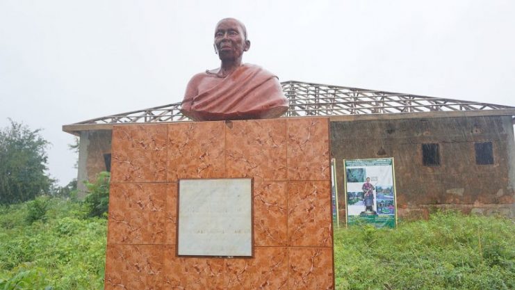 Yaa Asantewaa statue outside the fire-gutted museum Photo by Noahalorowu CC BY SA 4.0