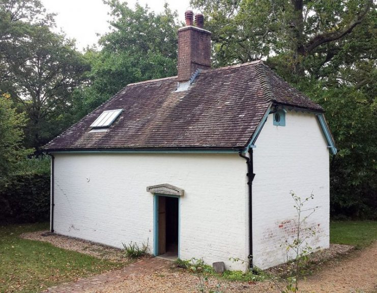 Lawrence of Arabia cottage – Clouds Hill, Bovington, England. DeFacto / CC BY-SA 4.0