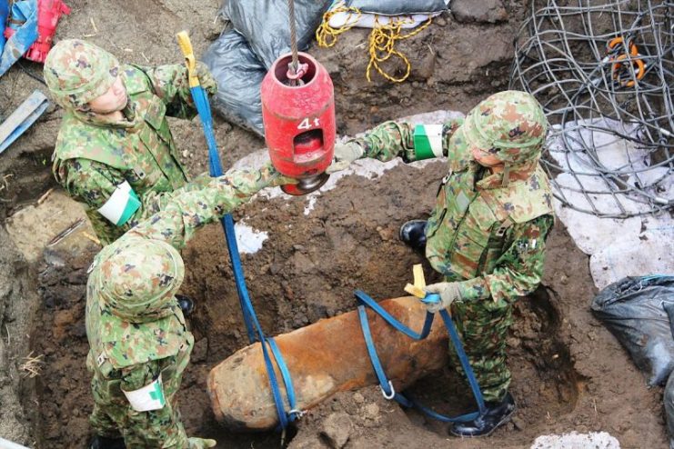 Bomb disposal in Sendai Airport (Miyagi, Japan). Photo: Japan Ground Self-Defense Force; 陸上自衛隊 / CC-BY-SA 3.0