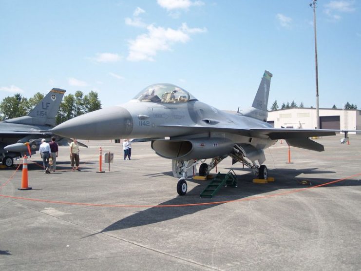 F-16 Parked at the McChord Air Expo 2008, June 2008 McChord AFB, Washington. Photo: Mrkoww / CC BY 3.0