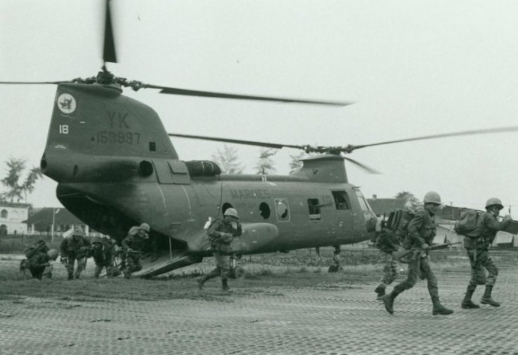 A CH-46 from MAG-36 drops Vietnamese Marines into Hue.