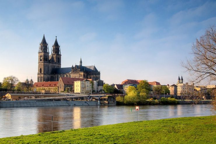 The city of Magdeburg, featuring the Elbe river. By Carlarocaoporto – CC BY-SA 3.0