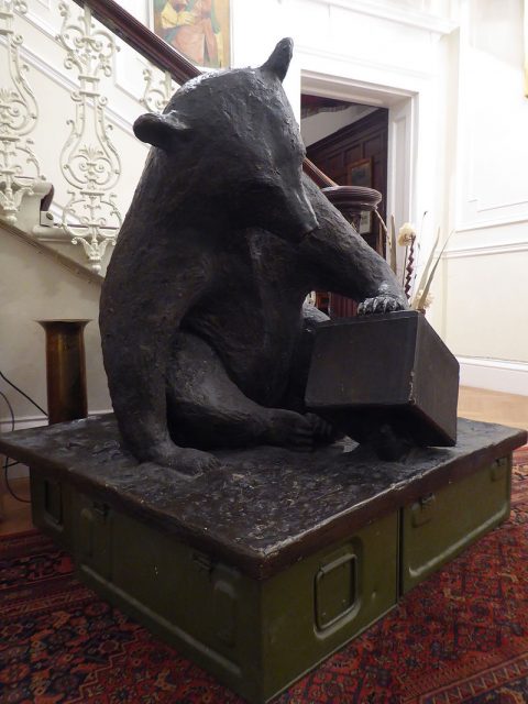 A sculpture of Wojtek the soldier bear, by artist David Harding, on display in the Polish Institute and Sikorski Museum, London.Photo Jake CC BY 2.0