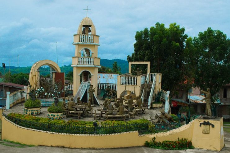 Balangiga Massacre Monument.Photo Rabosajr CC BY-SA 3.0