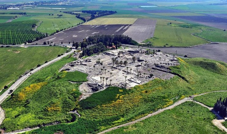 Battle of Megiddo.Aerial view of Tel Megiddo.Photo AVRAM GRAICER / CC BY-SA 3.0