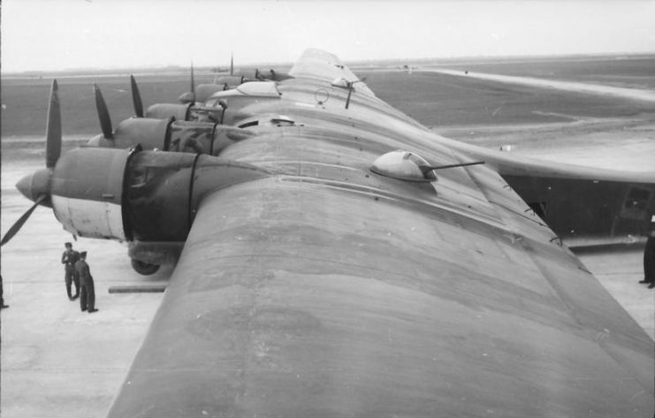 Gigant wing, showing wing gun positions and counter-rotating propellers on each wing panel. Photo: Bundesarchiv, Bild 101I-668-7197-16 / Sierstoopff (pp) / CC-BY-SA 3.0