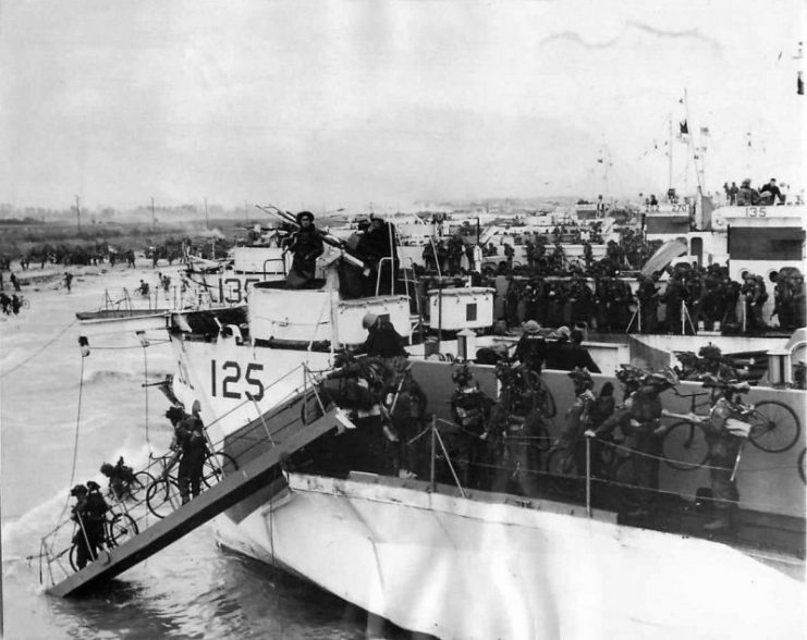 Canadian bicycle Troops land at Juno s Nan White Beach on D-Day