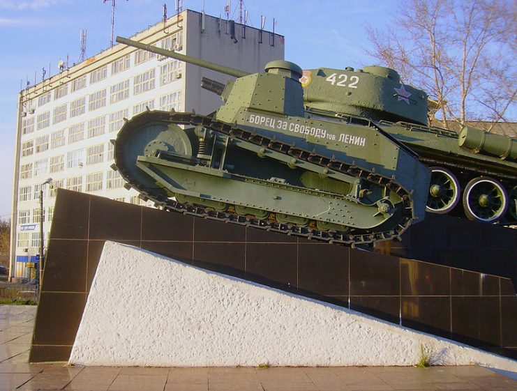Copy of first Soviet tank “Freedom Fighter Comrade Lenin” (“Russkiy Reno”) in Nizhny Novgorod. This tank was a variation French Renault FT tank.Photo Алексей Белобородов CC BY-SA 3.0