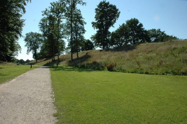 Danevirke, Denmark’s defense Main Wall (Hovedvolden:Hauptwall) towards the south.Photo Paal Sørensen CC BY-SA 3.0