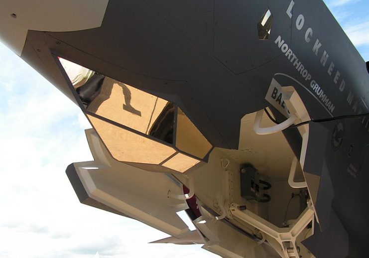 Electro-optical target system (EOTS) under the nose of a mockup of the F-35.Photo Dammit CC BY-SA 2.5
