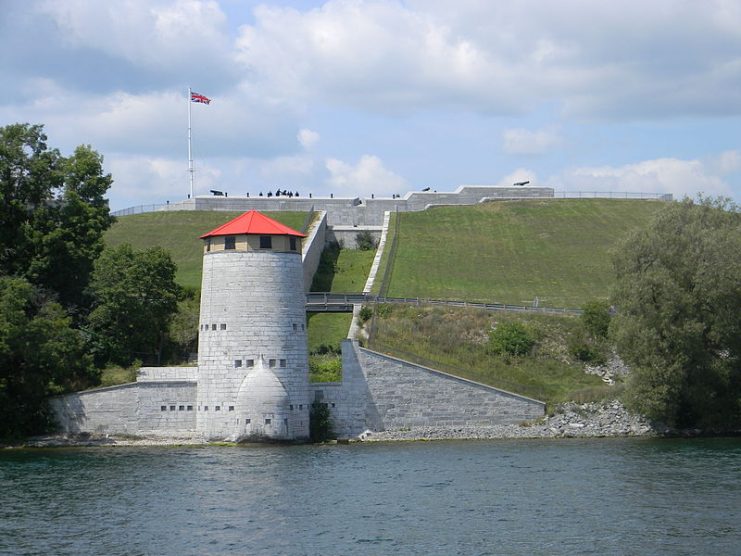 Fort Henry (Ontario), view from St. Lawrence River. By Laslovarga CC BY-SA 4.0