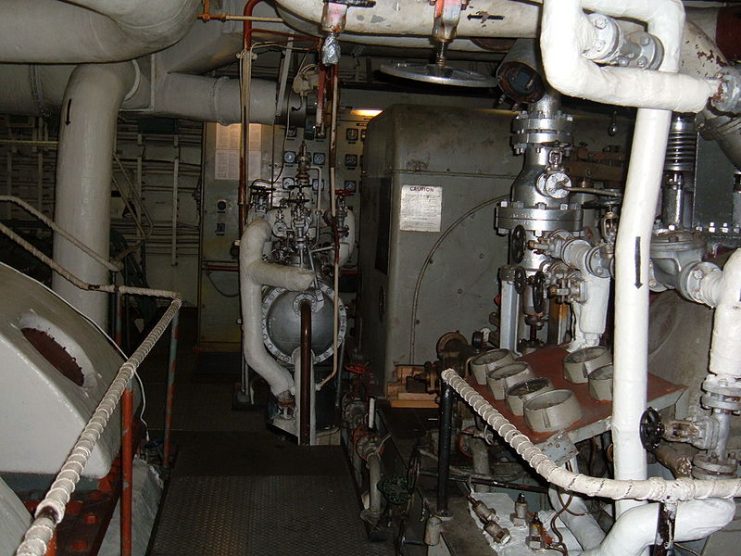 Forward Engine Room of USS Hornet – BrokenSphere CC BY-SA 3.0