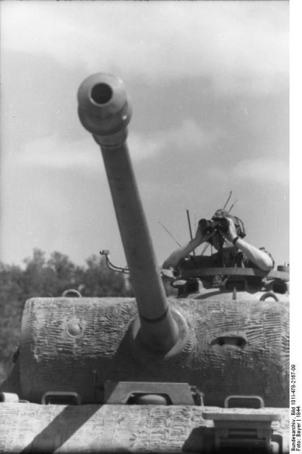 Main armament- 75 mm KwK 42 (L 70).Photo: Bundesarchiv, Bild 101I-478-2167-09 Bayer CC-BY-SA 3.0