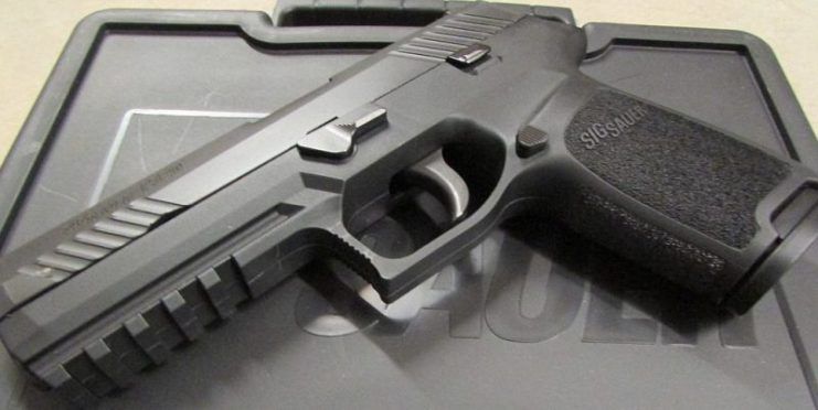 A standard Sig Sauer P320. By TexasWarhawk CC BY-SA 4.0