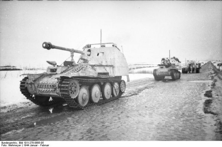 Tank destroyer Marder and self-propelled gun Grille Ausf. M.Photo Bundesarchiv, Bild 101I-278-0885-05 : Wehmeyer : CC-BY-SA 3.0