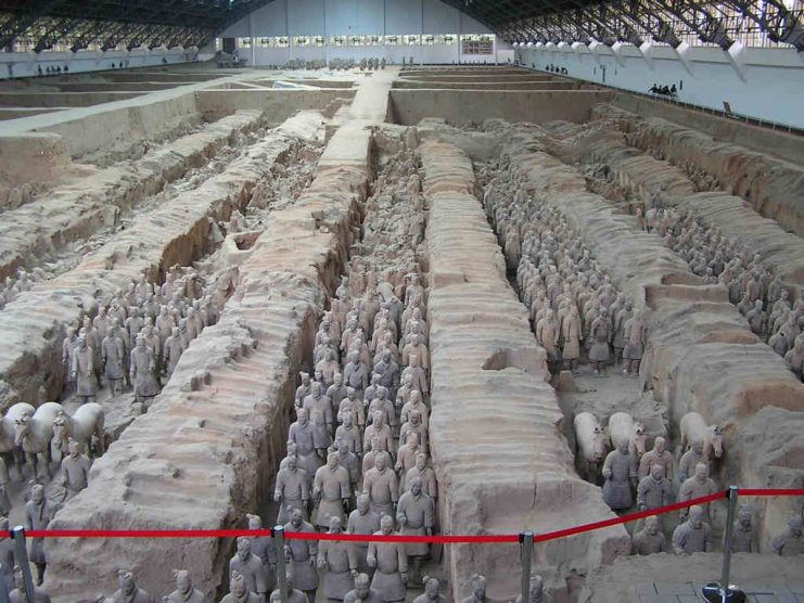 TerraCotta Army archeological dig museum at Xi’an photo taken by Richard Chambers. Photo: Datrio / CV BY-SA 3.0