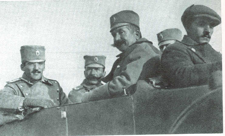 The staff of 1. Armija. On the left side is the army commander, Crown Prince Alexander, the army chief of staff, Colonel Petar Bojović, is sitting next to him.