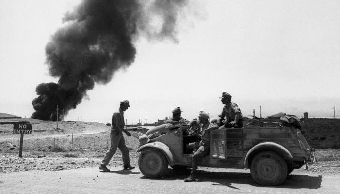 Tobruk, soldiers in VW Kübelwagen.Photo Bundesarchiv, Bild 101I-786-0305-19 : Otto : CC-BY-SA 3.0