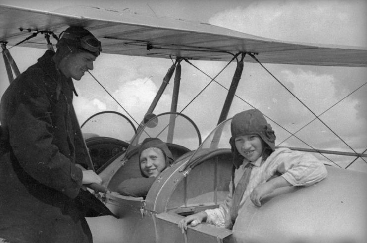 U-2 SP with Pilots preflight check