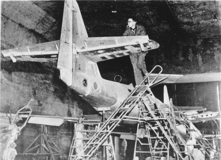 Underground manufacture of Me 262s Photo by Bundesarchiv, Bild 141-2738 – CC-BY-SA 3.0