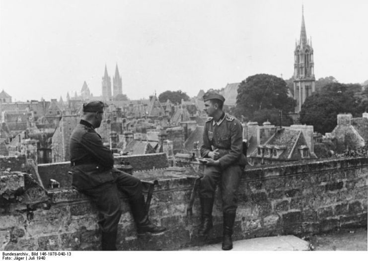 View from the castle wall on Caen.Photo Bundesarchiv, Bild 146-1978-040-13 Jäger CC-BY-SA 3.0