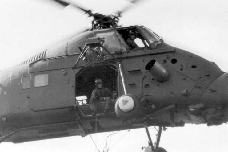 Wessex helicopter conducting vertical replenishment (vertrep) with HMS Cardiff at Ascension Island during the Falklands War. Photo: Ken Griffiths / CC BY-SA 4.0