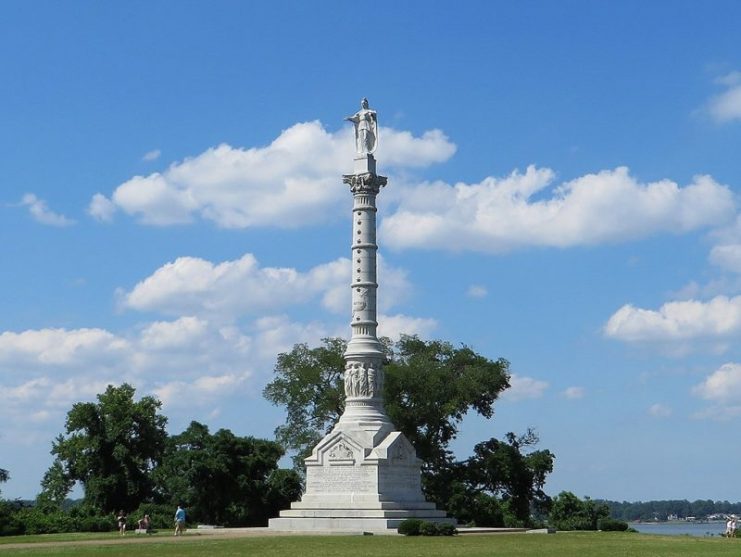 Yorktown Victory Monument Photo by Ken Lund CC BY-SA 2.0