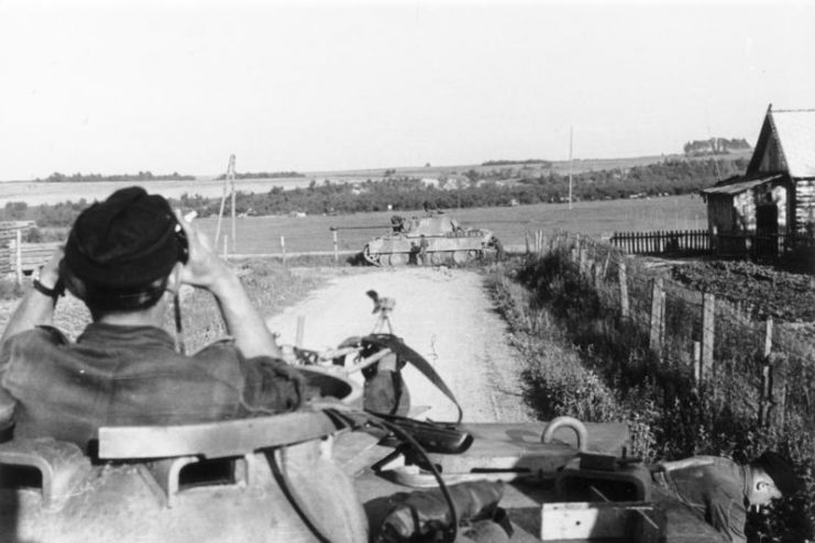 Russia, Soldier i Panzer V “Panther”. Photo: Bundesarchiv, Bild 101I-694-0303-20A / Meyer; Wiltberger / CC-BY-SA 3.0