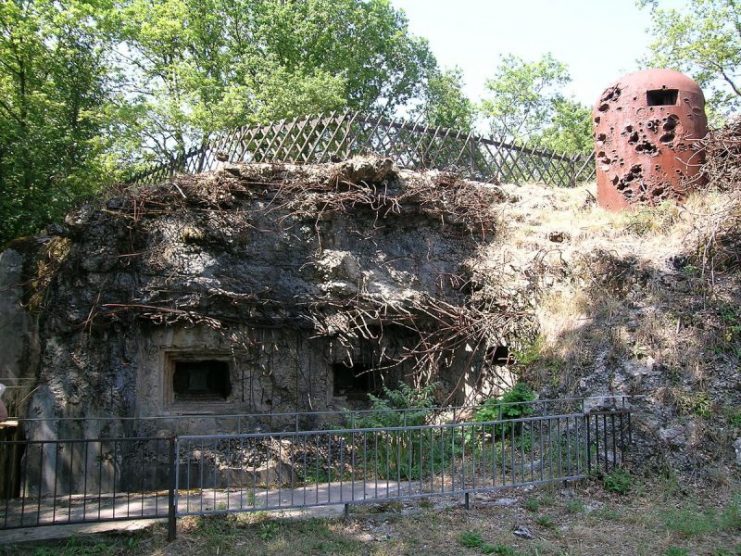 View at the heavy shelled bunker, l’ouvrage du Bambesch. Photo: Lvcvlvs / CC-BY-SA 3.0