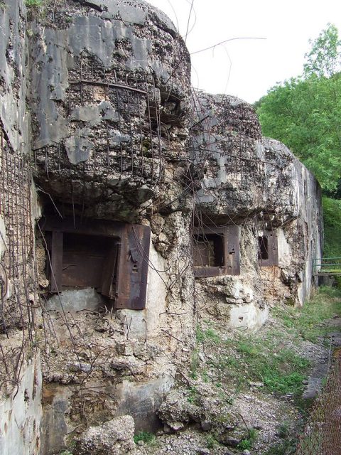 Bunker no 8 at l’ouvrage du Hackenberg, damaged by US troops in late 1944. Photo: Nicolas Bouillon / CC-BY-SA 3.0