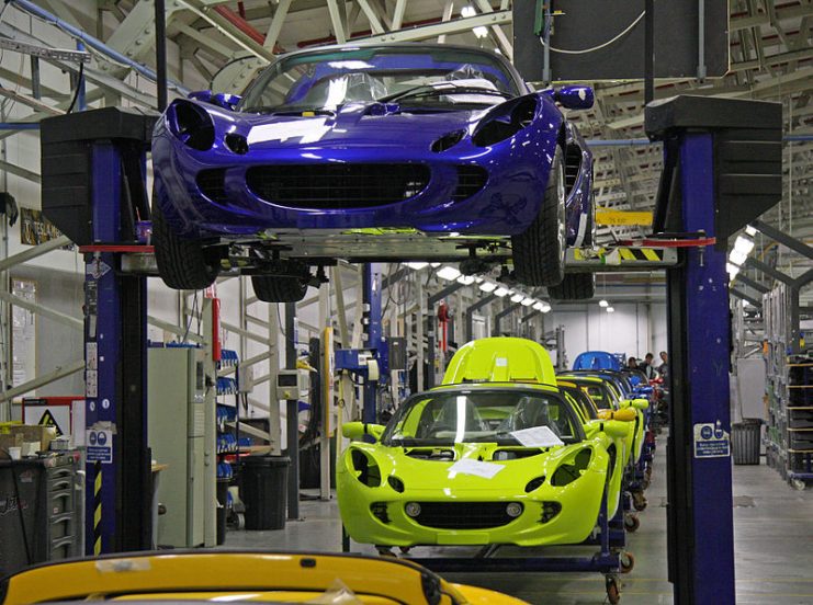 Interior of the Lotus Cars factory at the former Hethel Airfield. By Brian Snelson CC BY 2.0