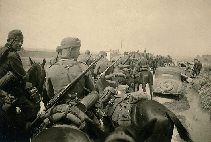 Infantry Regiment 489 Kowno 1941. By Ra Boe CC BY-SA 3.0 de