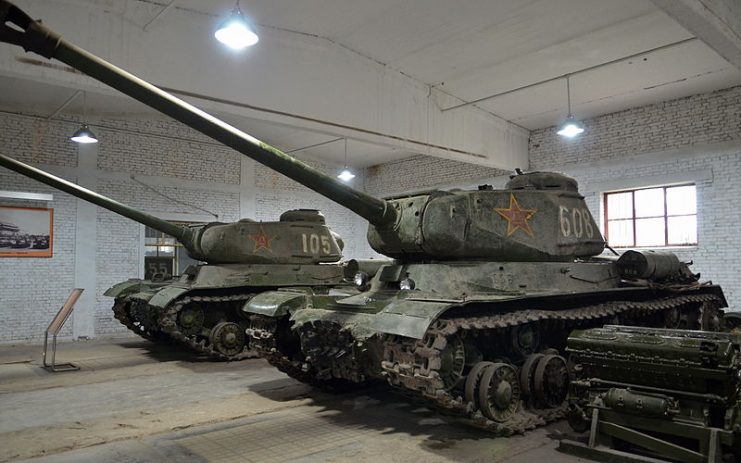 Soviet-made IS-2 tanks kept at the Chinese People’s Liberation Army Tank Museum. By 颐园新居 CC BY-SA 3.0