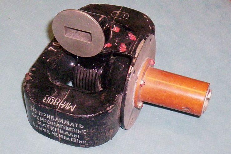Obsolete 9 GHz magnetron tube and magnets from a Soviet aircraft radar.
