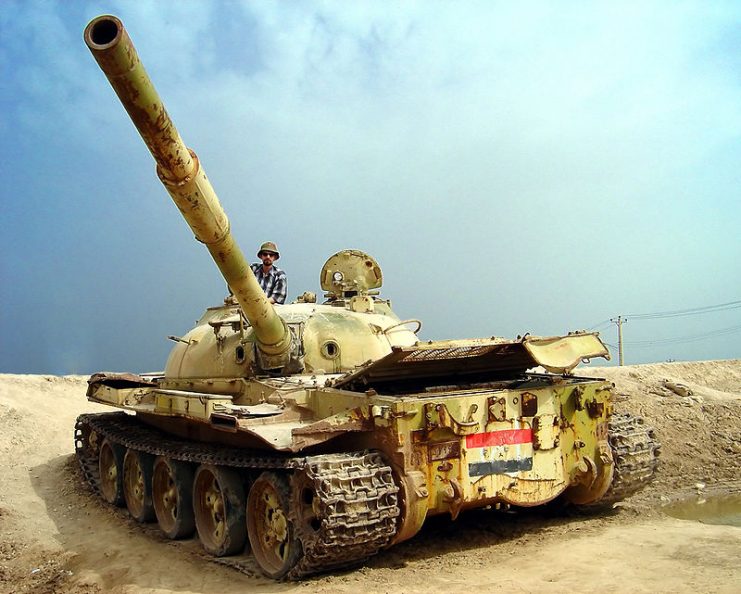 Iraqi T-62 tank wreckage in Khuzestan province, Iran. By Hamed Saber CC BY 2.0