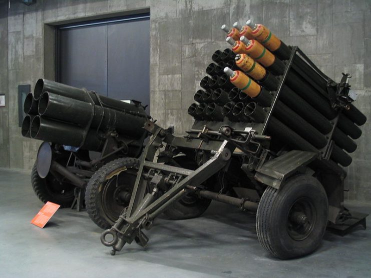 A 21 cm Nebelwerfer 42 on display next to its Allied rival, the Land Mattress. By Mzajac CC BY-SA 2.5