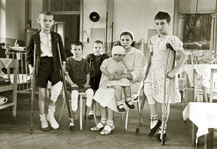 Children crippled by Nazi shells in hospital.  By RIA Novosti archive CC BY-SA 3.0