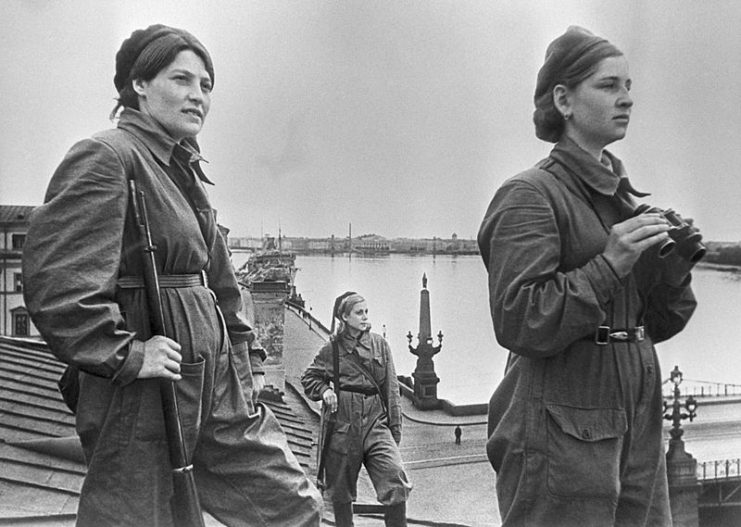 Girls on duty on the roof in besieged Leningrad. Air defense. By RIA Novosti archive CC BY-SA 3.0