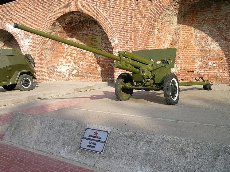 ZiS-2 in the Kremlin of Nizhny Novgorod, Russia. By Bukvoed CC BY-SA 3.0