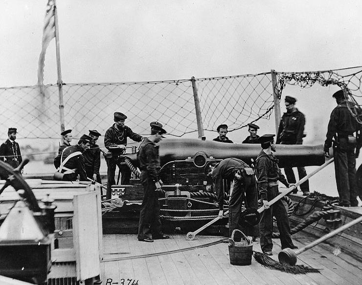 A 9″ Dahlgren smoothbore cannon on the deck of USS Miami