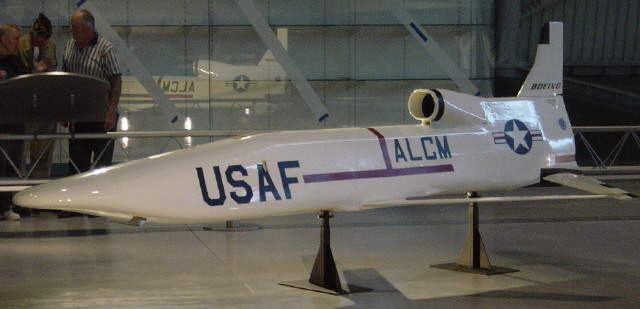 A United States Air Force AGM-86 cruise missile. By Pazuzu CC BY-SA 3.0