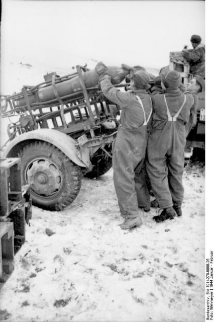 Loading 30 cm rockets.  By Bundesarchiv Bild CC-BY-SA 3.0