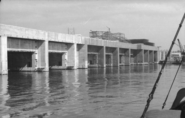 The base in its late stages of completion at Saint Nazaire, April 1942. By Bundesarchiv Bild CC-BY-SA 3.0