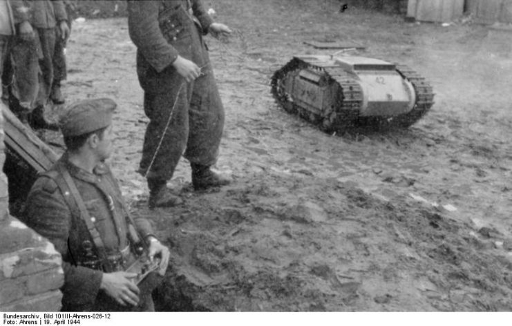 German soldiers with a Goliath and its remote control. By Bundesarchiv Bild CC-BY-SA 3.0